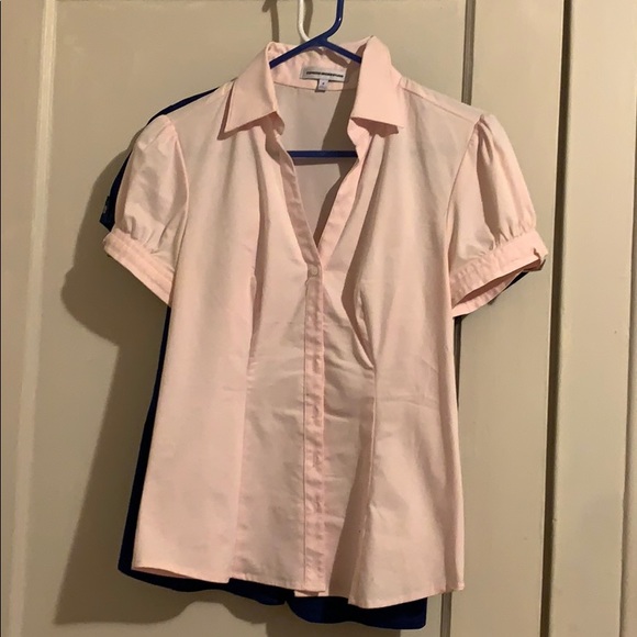 Form fitting pink short sleeved collared shirt - Picture 1 of 1